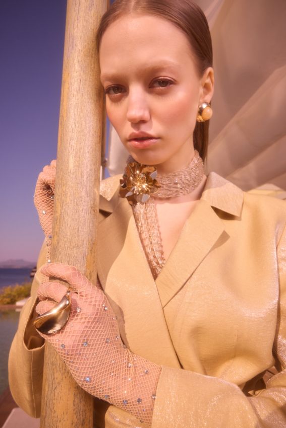 0 - GLOW GOLD SUIT (1)